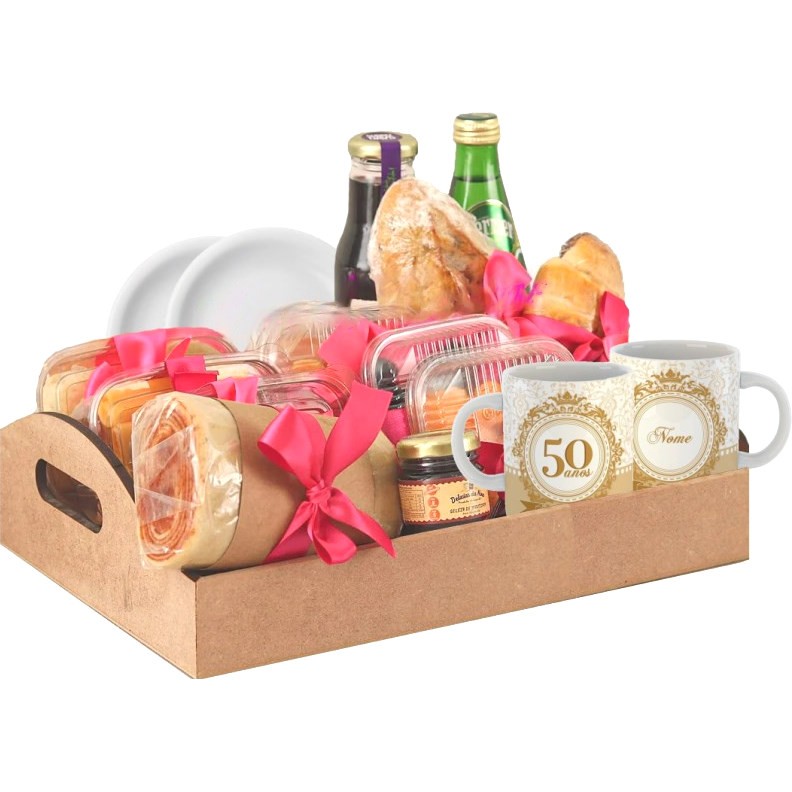 cesta-para-bodas-com-bandeja-fundo-foto-e-canecas-gravadas-carol